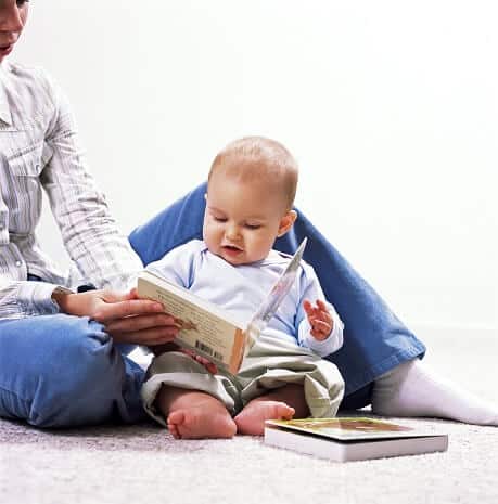 mom baby reading2